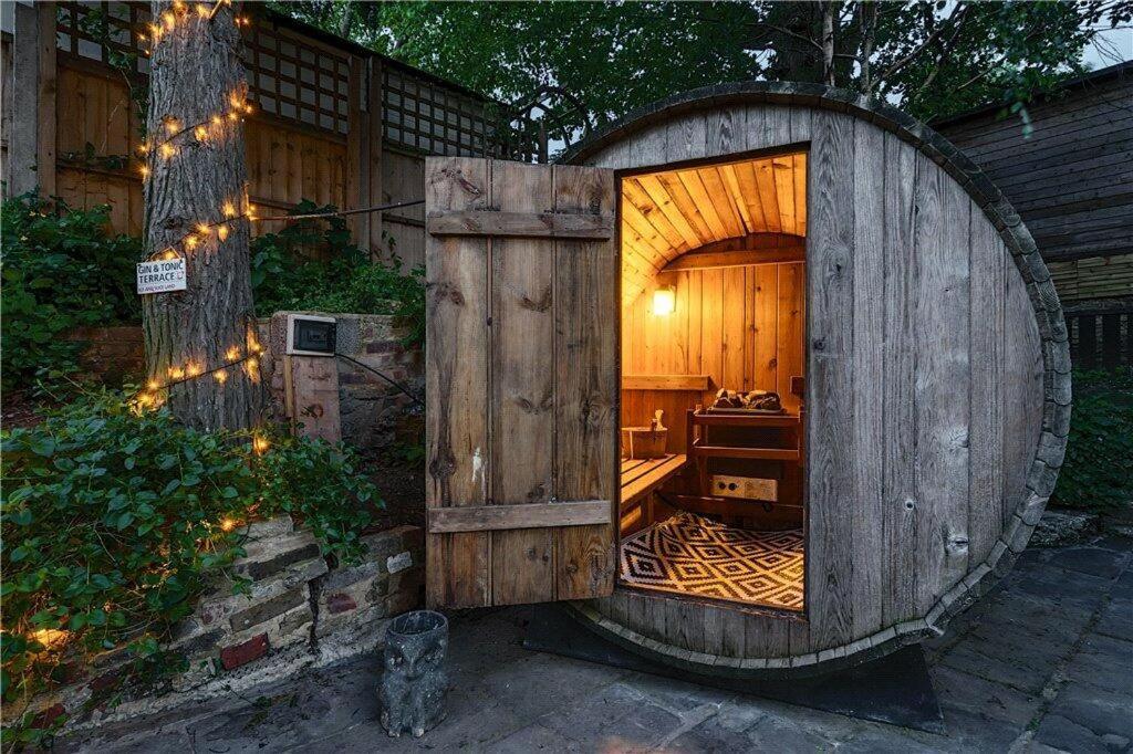 Villa The Ridge London - Luxury Designer With Hot Tub And Sauna, Bexley Borough Of London *