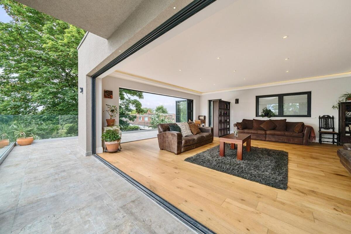 The Ridge London - Luxury Designer With Hot Tub And Sauna, Bexley Borough Of London Londra